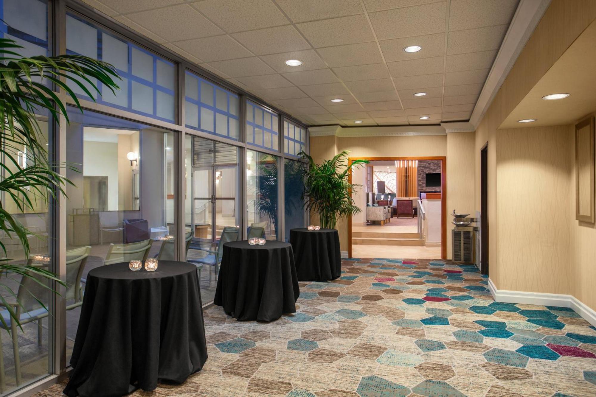 Crowne Plaza Portland - Lake Oswego, an IHG Hotel Zewnętrze zdjęcie