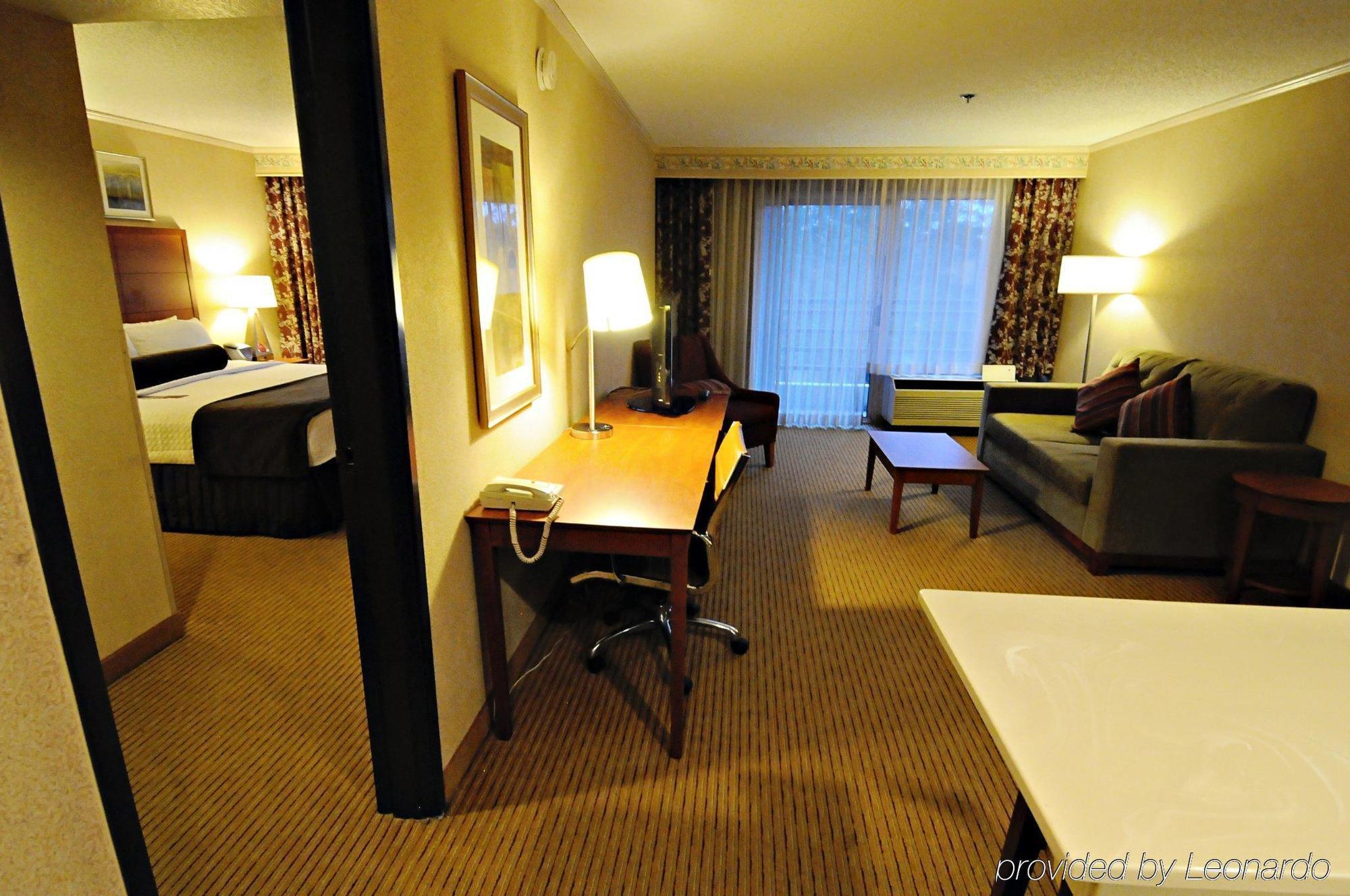 Crowne Plaza Portland - Lake Oswego, an IHG Hotel Zewnętrze zdjęcie