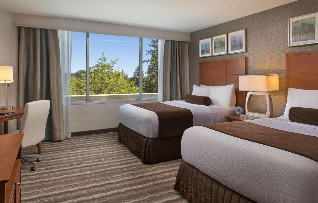 Crowne Plaza Portland - Lake Oswego, an IHG Hotel Zewnętrze zdjęcie